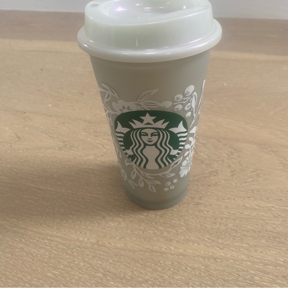 ⭐️Starbucks⭐️2022 Holiday Color Changing Gold Silver Reusable Cup - Picture 1 of 5